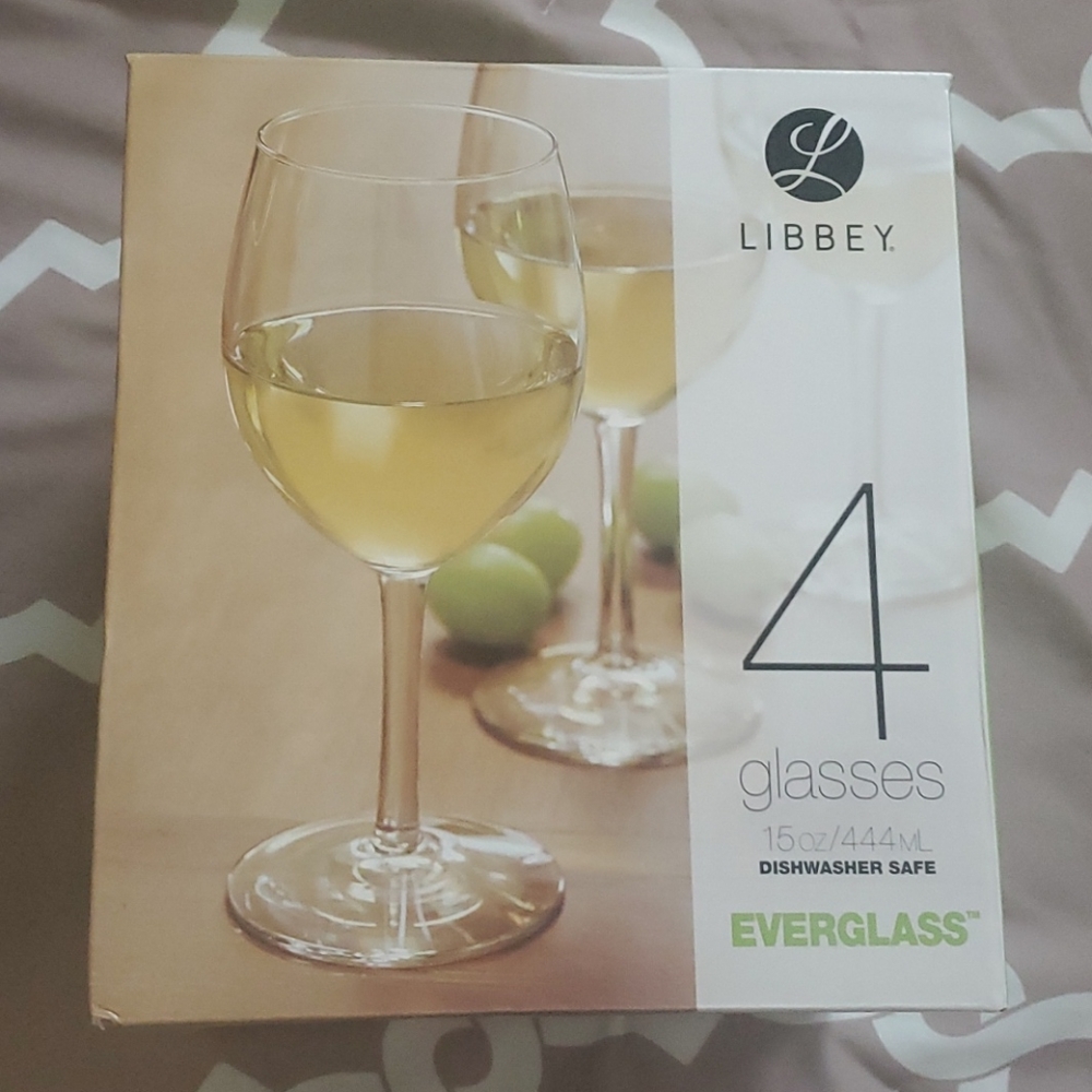 Libbey 4 piece glass set